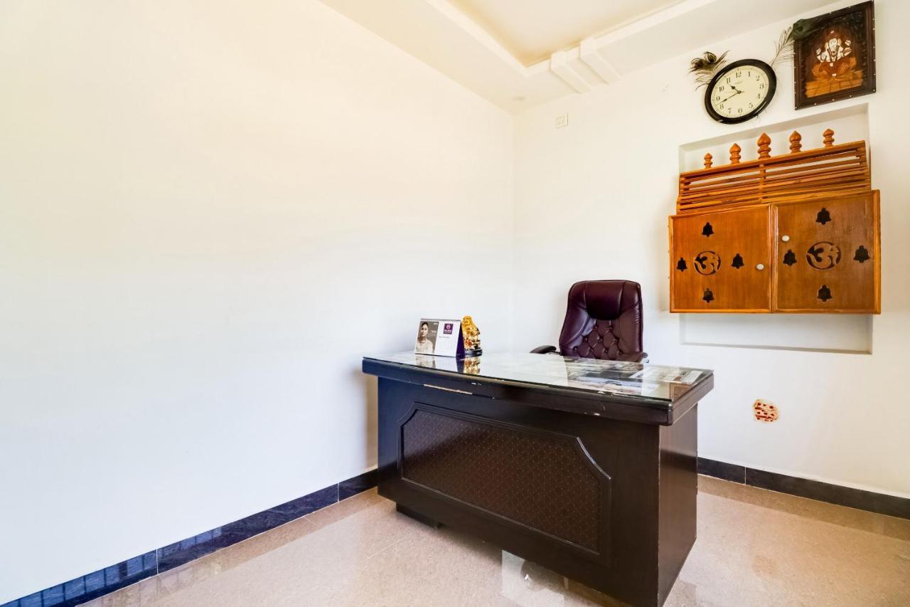Hotel Oyo 68320 Bgr Residency à Tirupati Extérieur photo