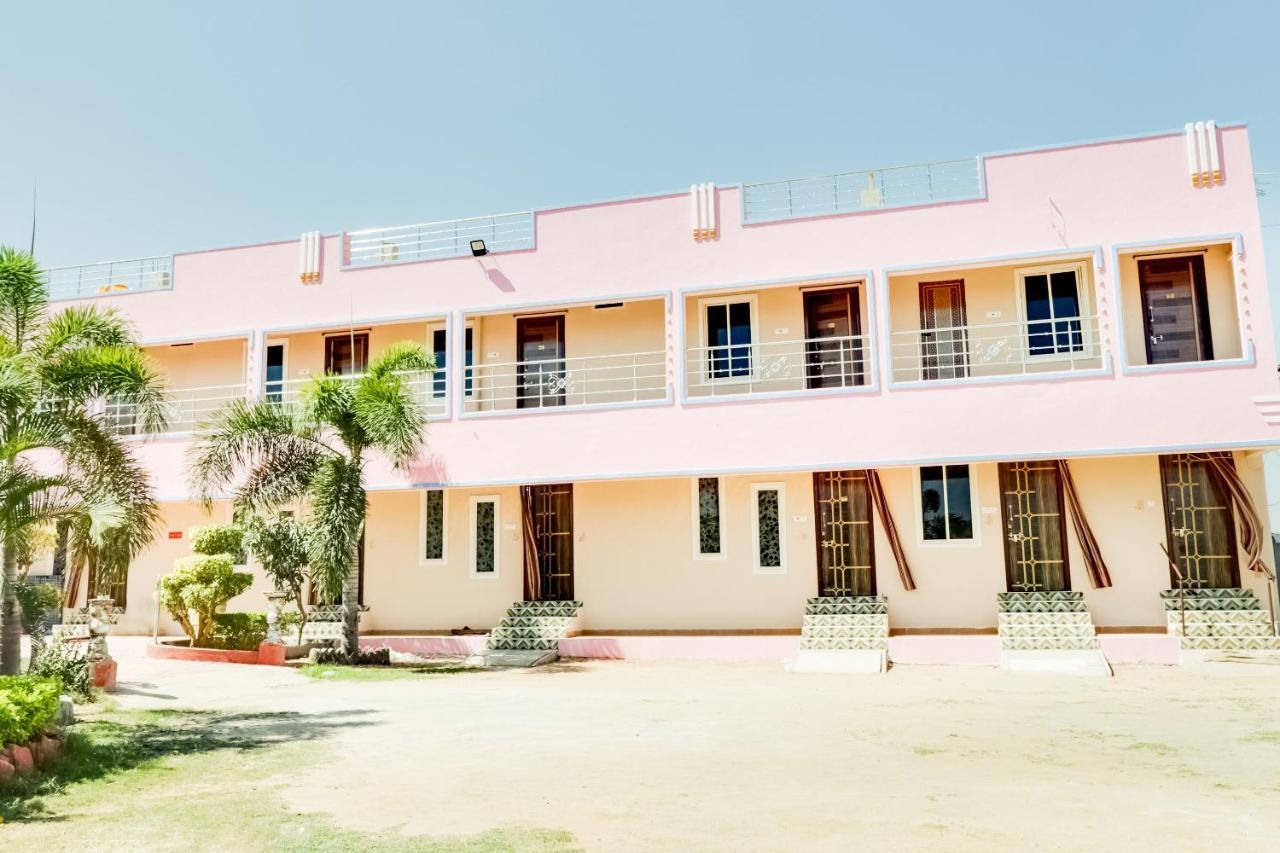 Hotel Oyo 68320 Bgr Residency à Tirupati Extérieur photo